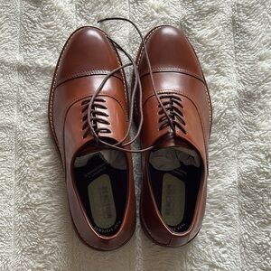 (New) Kenneth Cole Brown Oxfords Classic Leather Design